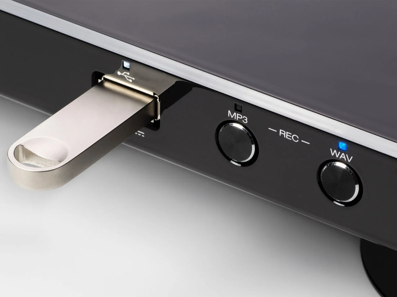 DP-450USB-Black_USB-closeup